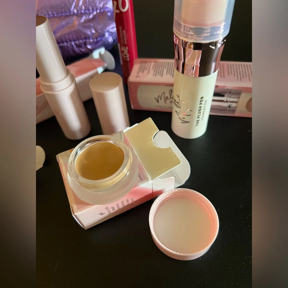 Mally Beauty MEDIUM TONE bundle with Blush Crush cosmetic bag 6 Pcs